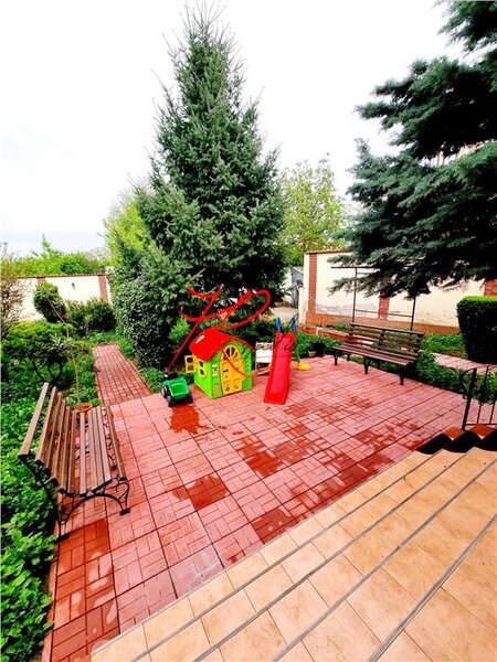 Tei - langa Parc Vanzare teren cu 2 vile